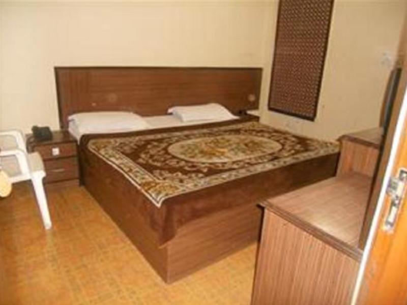 Hotel Prince Palace Deluxe - Paharganj - Ню Делхи Екстериор снимка