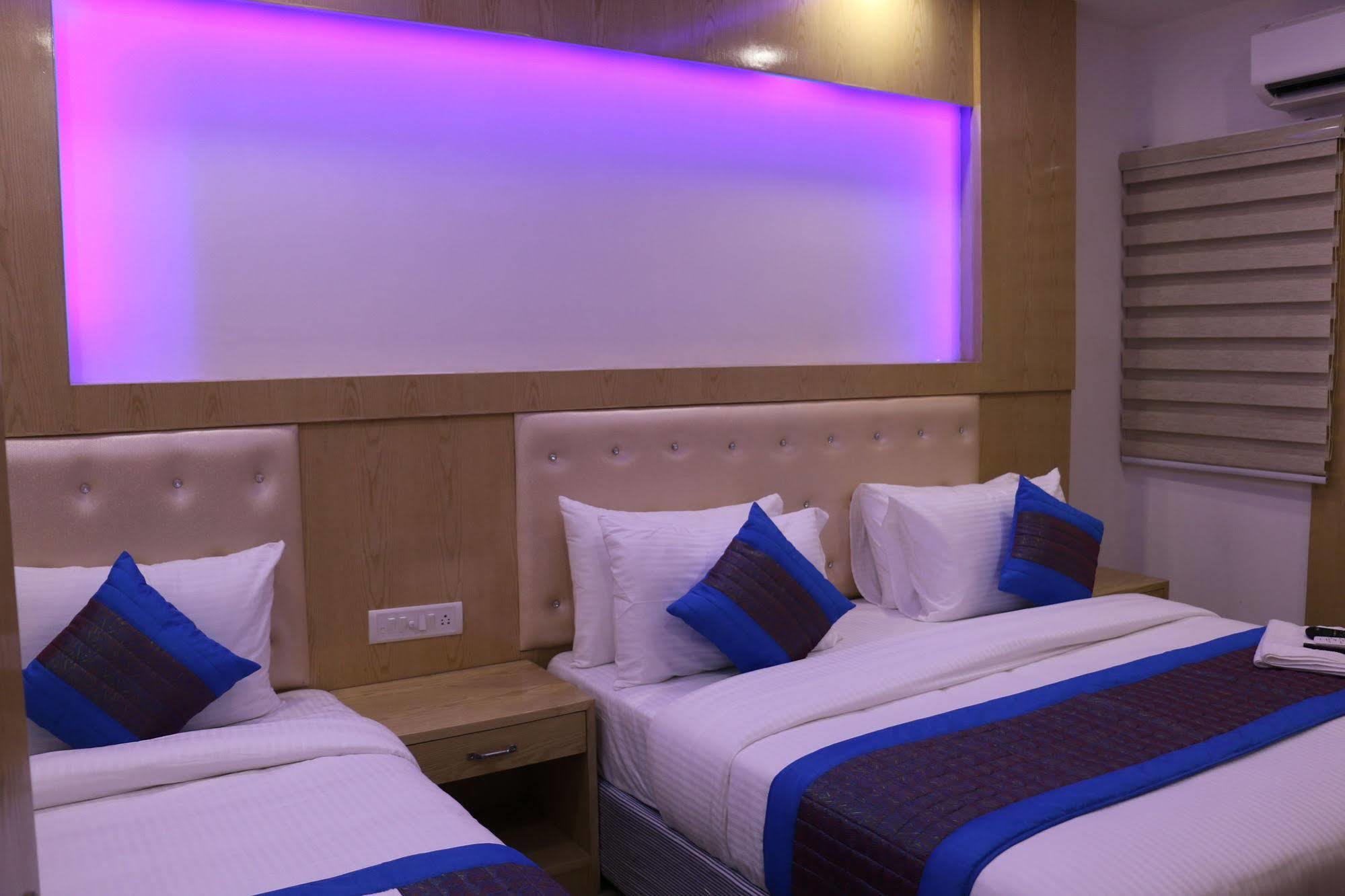 Hotel Prince Palace Deluxe - Paharganj - Ню Делхи Екстериор снимка