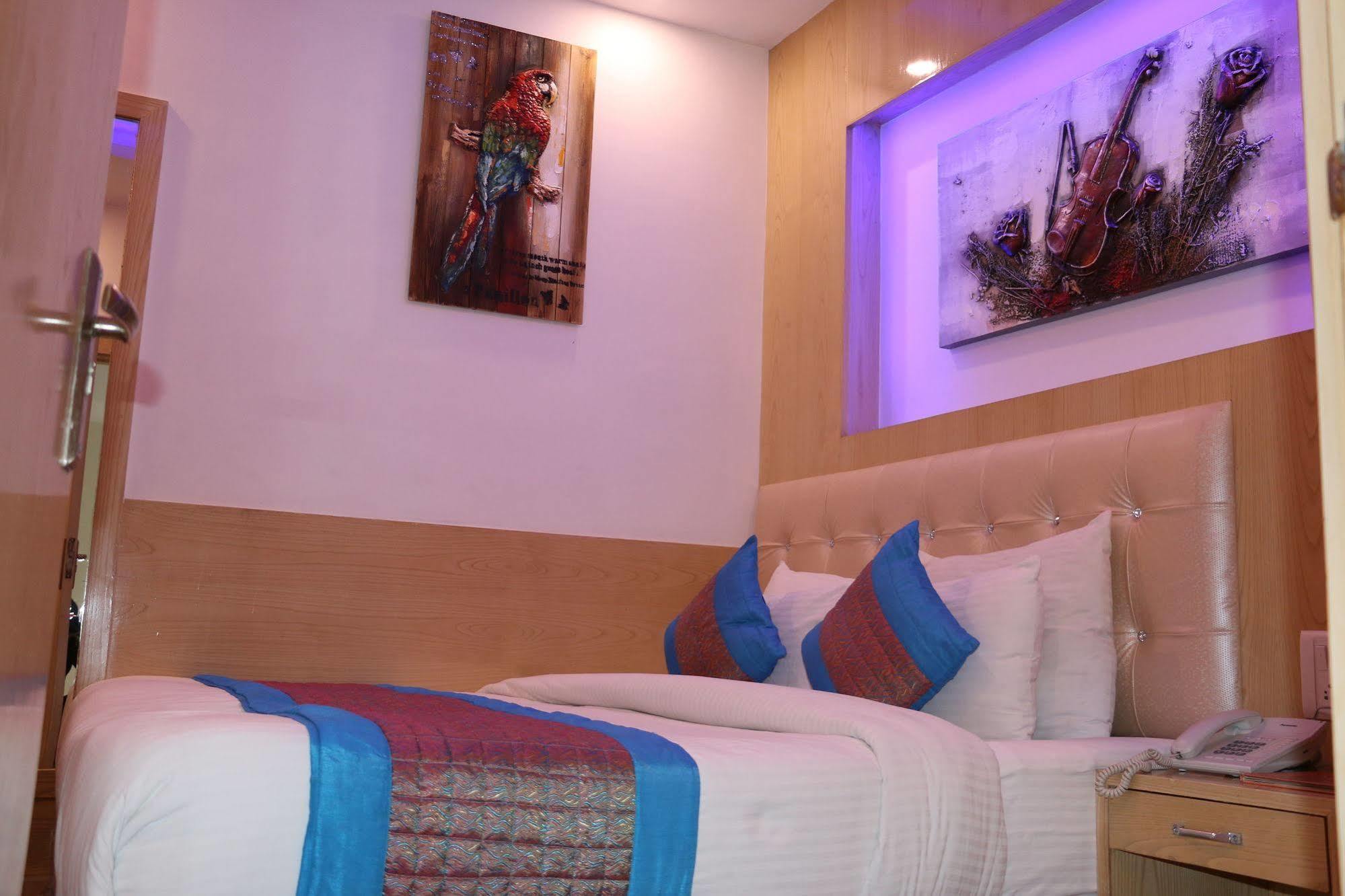 Hotel Prince Palace Deluxe - Paharganj - Ню Делхи Екстериор снимка