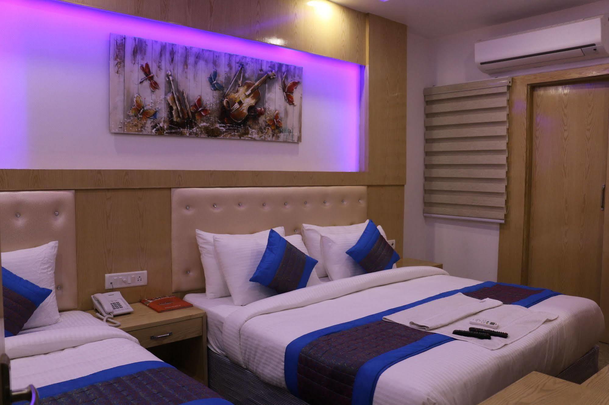 Hotel Prince Palace Deluxe - Paharganj - Ню Делхи Екстериор снимка
