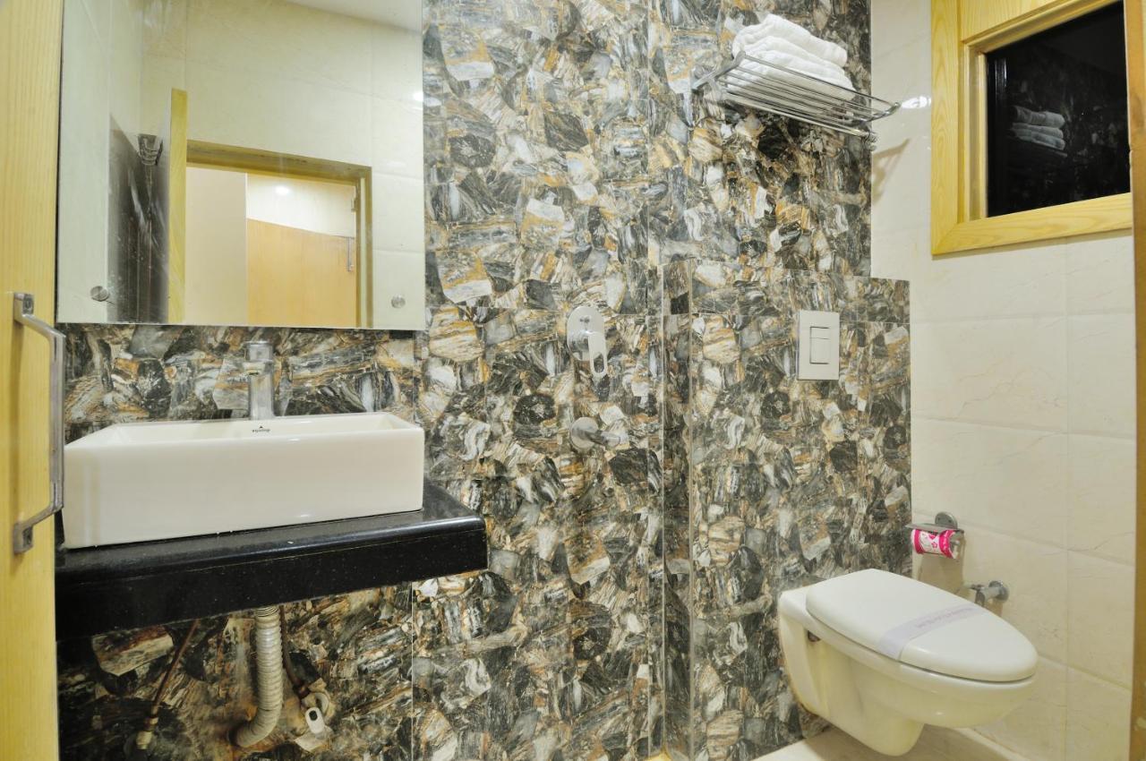 Hotel Prince Palace Deluxe - Paharganj - Ню Делхи Екстериор снимка