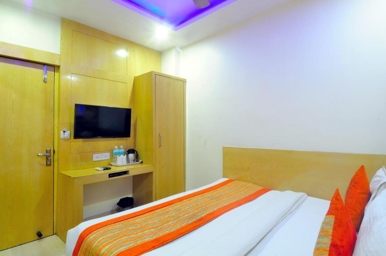 Hotel Prince Palace Deluxe - Paharganj - Ню Делхи Екстериор снимка