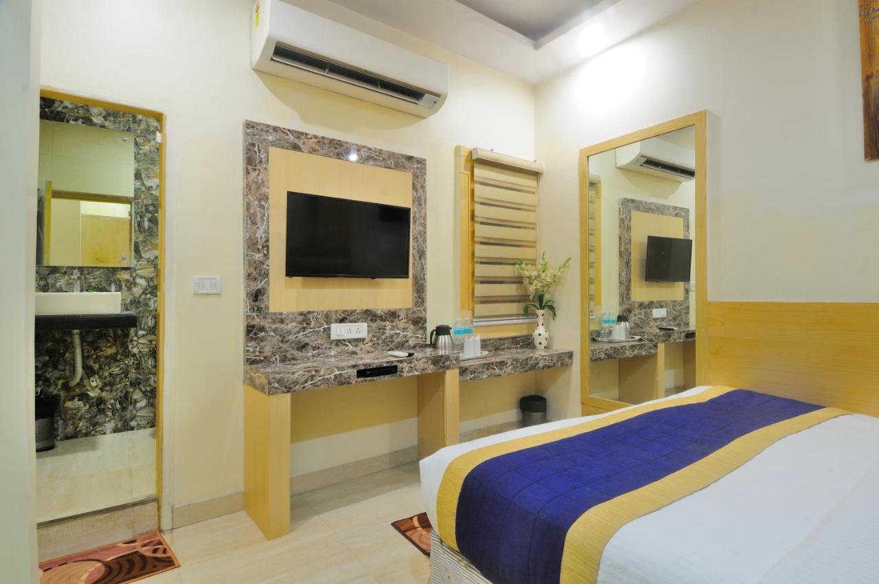 Hotel Prince Palace Deluxe - Paharganj - Ню Делхи Екстериор снимка